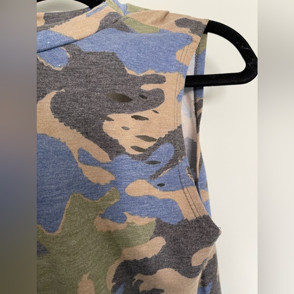 blue and green camo tank top - Picture 3 of 7